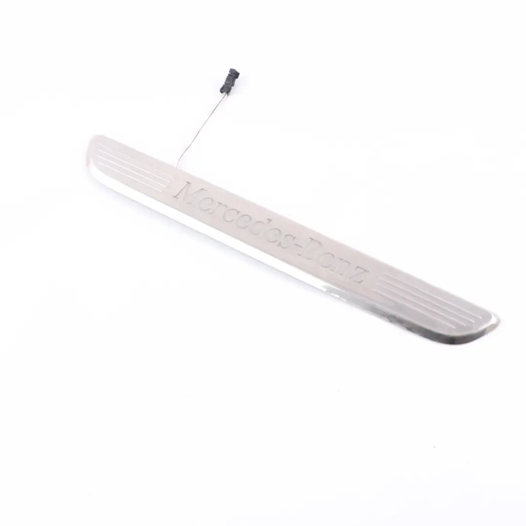 Mercedes W205 Plaque de seuil avant gauche - SKU A2056800535 - Numéro de pièce A2056800535