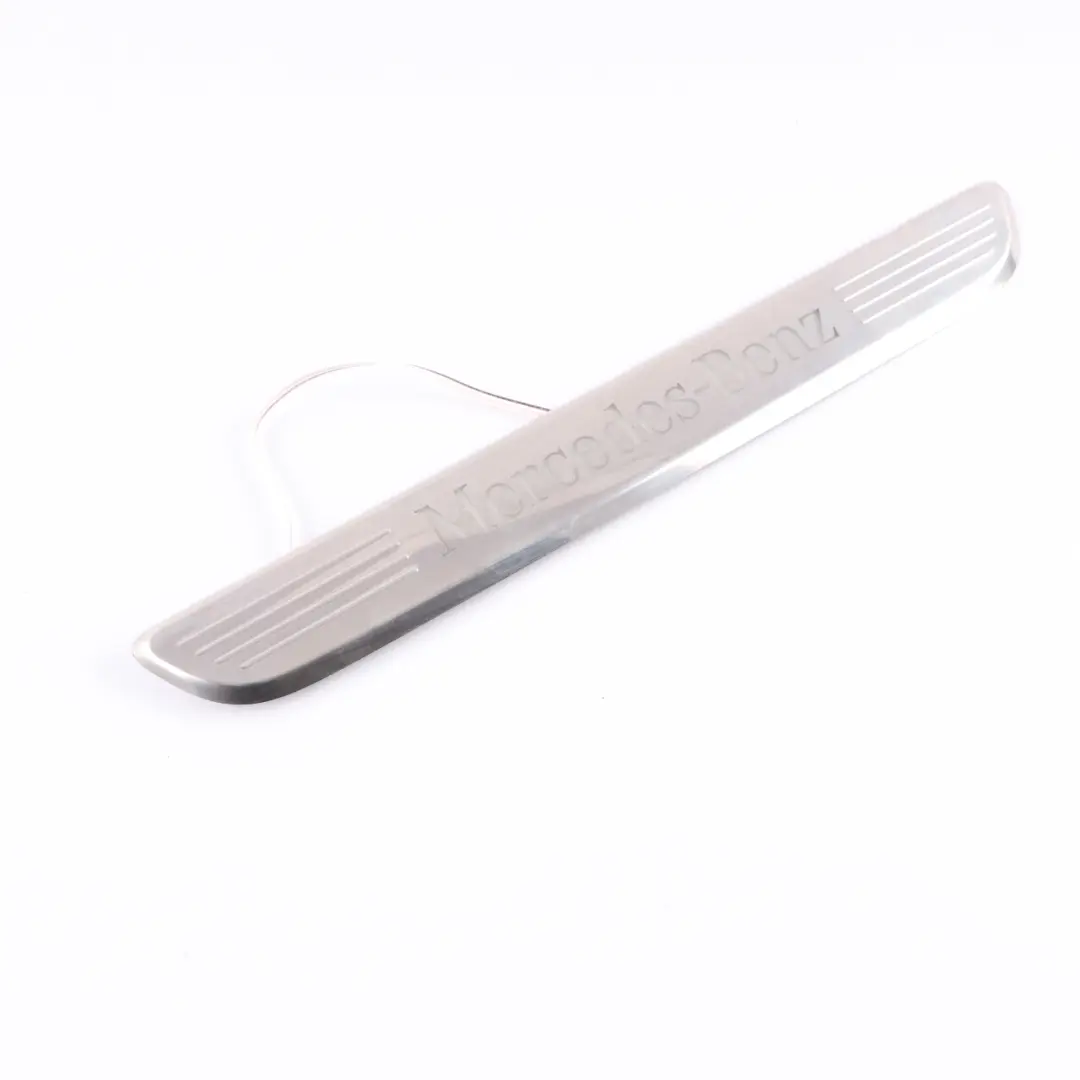 Mercedes W205 Ingresso Cover Trim anteriore sinistro Step Plate Sill - SKU A2056800535 - Numero di parte A2056800535