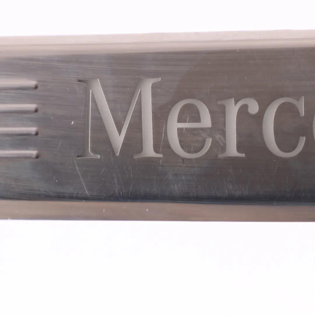 Mercedes W205 Ingresso Cover Trim anteriore sinistro Step Plate Sill - SKU A2056800535 - Numero di parte A2056800535