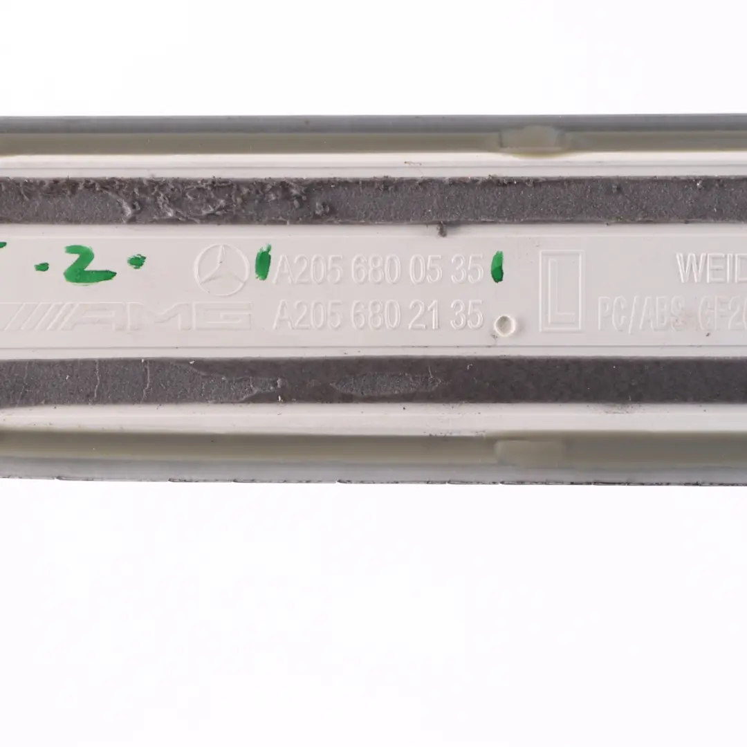 Embellecedor Tapa Escalón Delantero Izquierdo Alféizar para Mercedes W205 con número de pieza A2056800535 Mercedes W205 Embellecedor Tapa Escalón Delantero Izquierdo Alféizar - SKU A2056800535 - Número de pieza A2056800535