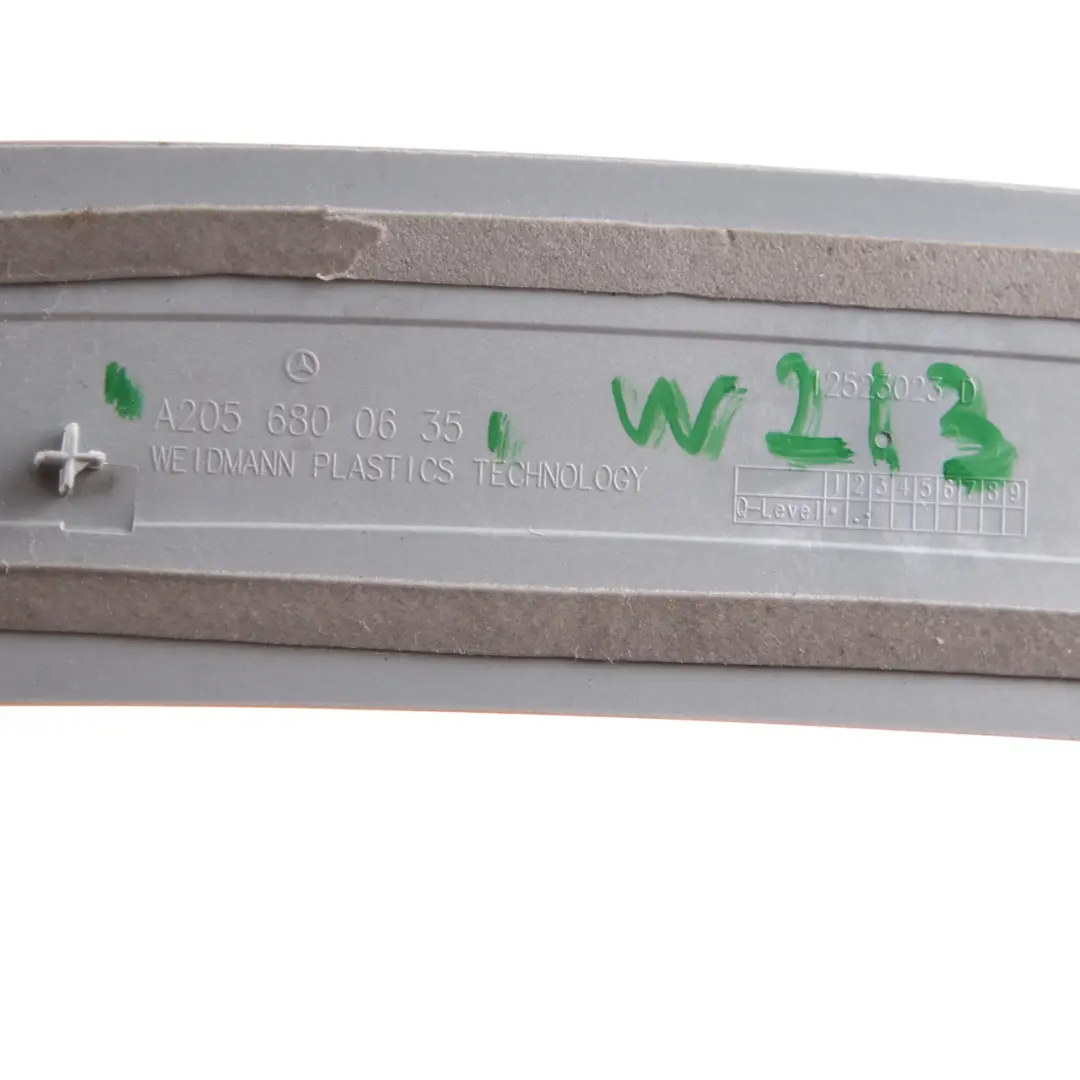 Seuil Porte Mercedes W213 S213 Couvercle garniture arrière droite pour à propos du numéro de pièce A2056800635 Seuil Porte Mercedes W213 S213 Couvercle garniture arrière droite - SKU A2056800635 - Numéro de pièce A2056800635