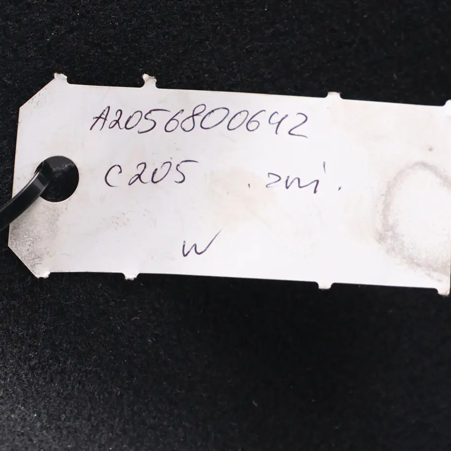 Tapicerka Bagażnika Boczek Wykładzina Czarny do Mercedes C205 o numerze A2056800642 Mercedes C205 Tapicerka Bagażnika Boczek Wykładzina Czarny - SKU A2056800642 - Numer Części A2056800642