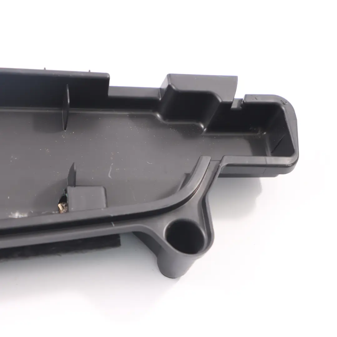 Vassoio portaoggetti bagagliaio sinistro per Mercedes W205 con numero di parte A2056800706 Mercedes W205 Vassoio portaoggetti bagagliaio sinistro - SKU A2056800706 - Numero di parte A2056800706