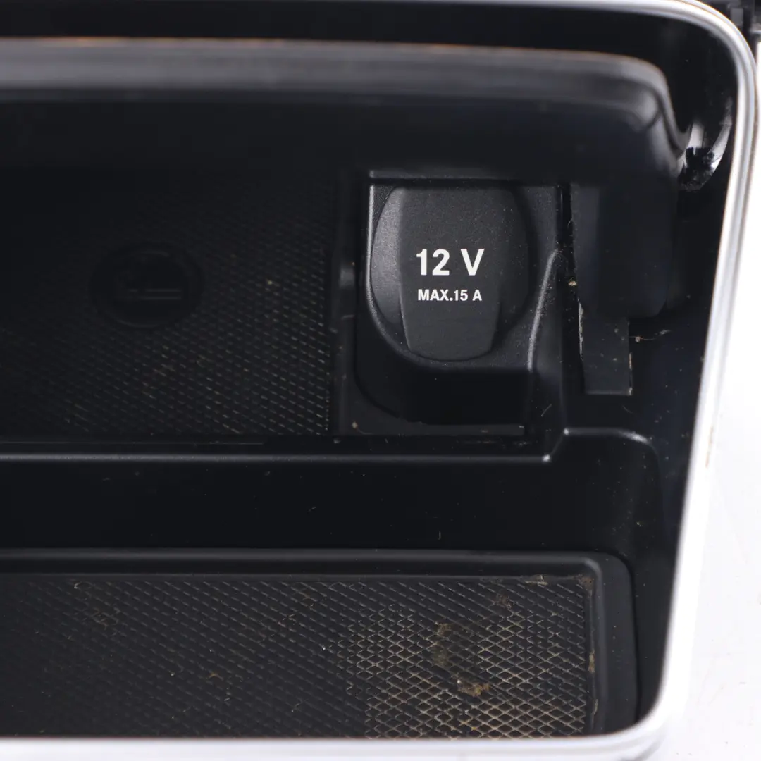 Consola Central Delantera Cenicero Embellecedor Negro para Mercedes W205 con número de pieza A2056801005 Mercedes W205 Consola Central Delantera Cenicero Embellecedor Negro - SKU A2056801005-1 - Número de pieza A2056801005