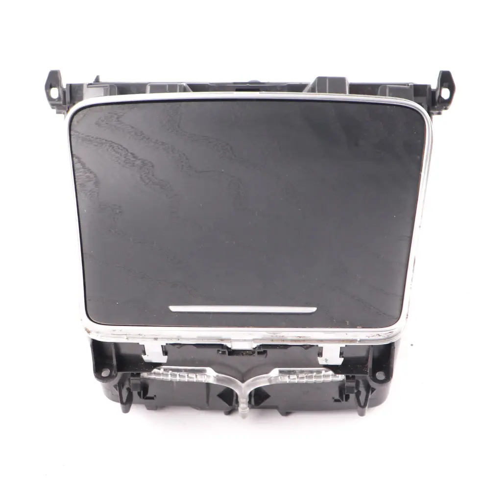 Console centrale Vassoio portacenere anteriore Nero per Mercedes C205 con numero di parte A2056801005 Mercedes C205 Console centrale Vassoio portacenere anteriore Nero - SKU A2056801005 - Numero di parte A2056801005