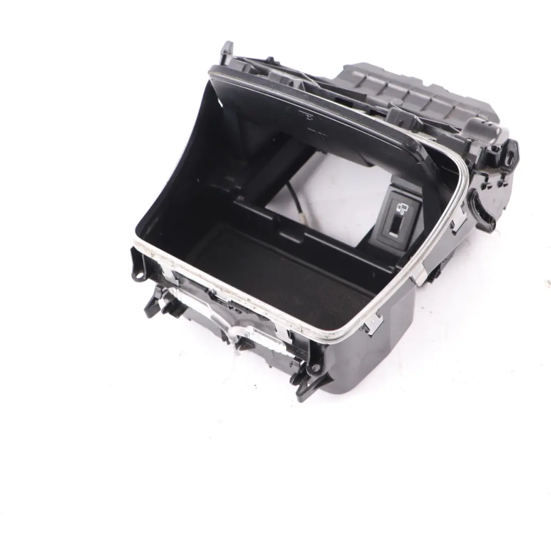 Panel bandeja almacenamiento consola central interior Negro Brillo para Mercedes W205 con número de pieza A2056801204 Mercedes W205 Panel bandeja almacenamiento consola central interior Negro Brillo - SKU A2056801204 - Número de pieza A2056801204