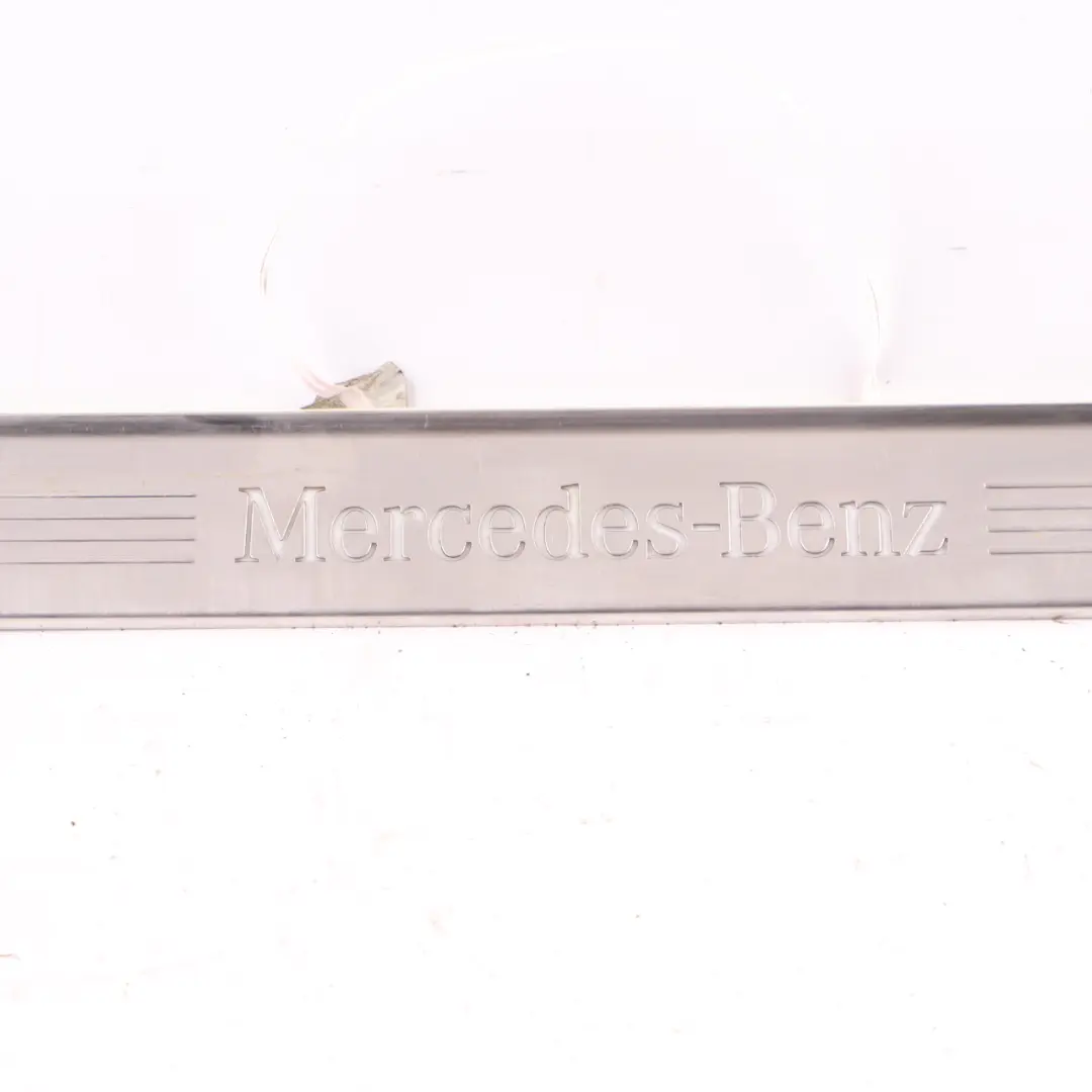 Abdeckung Mercedes C205 vordere äußere Einstiegsleiste links rechts für mit Teilenummer A2056802806 Abdeckung Mercedes C205 vordere äußere Einstiegsleiste links rechts - SKU A2056802806 - Teilenummer A2056802806