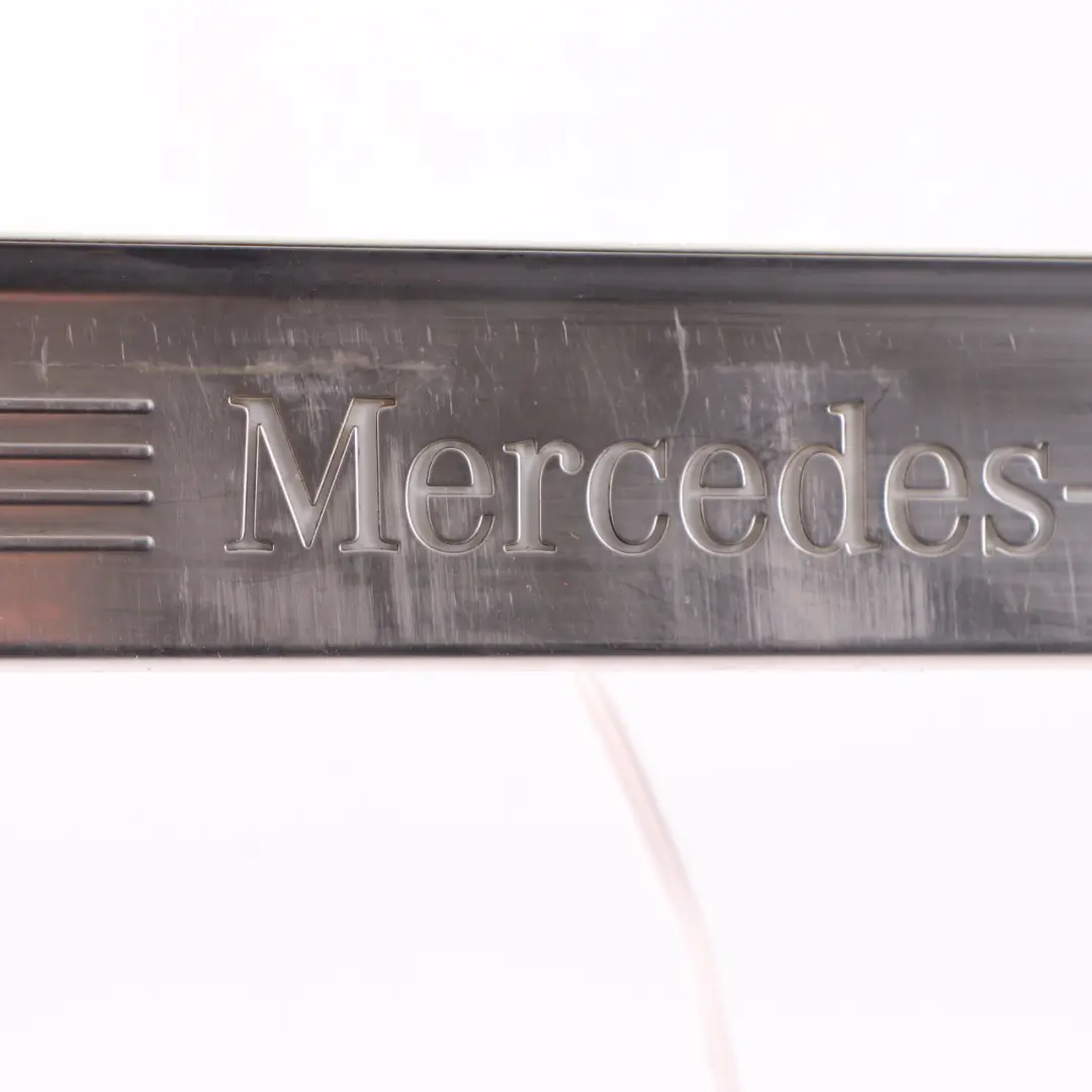 Coperchio Mercedes C205 d'ingresso anteriore esterna sinistra destra per con numero di parte A2056802806 Coperchio Mercedes C205 d'ingresso anteriore esterna sinistra destra - SKU A2056802806 - Numero di parte A2056802806