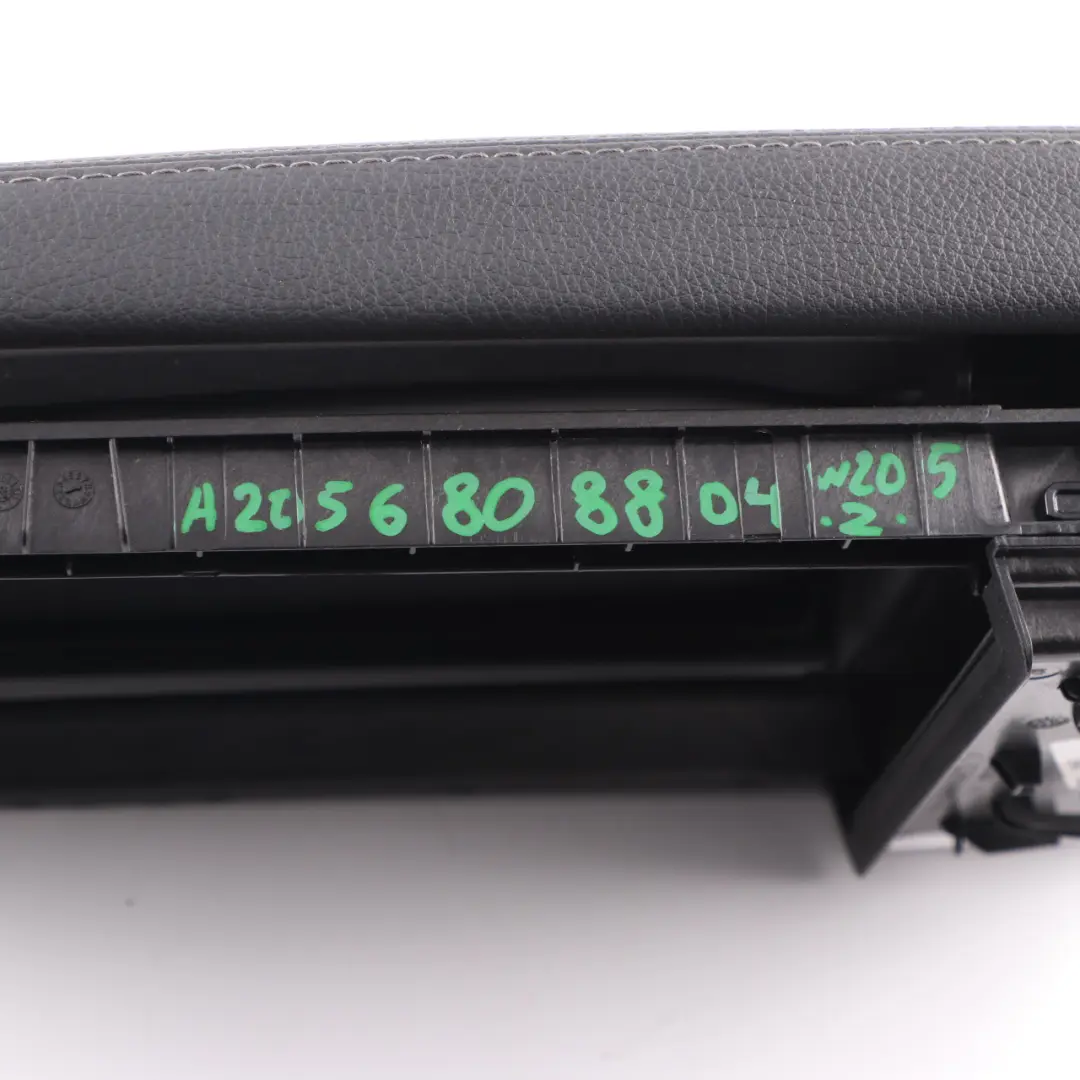 Podłokietnik Schowek Środkowy Skórzany Czarny do Mercedes W205 o numerze A2056808804 Mercedes W205 Podłokietnik Schowek Środkowy Skórzany Czarny - SKU A2056808804 - Numer Części A2056808804