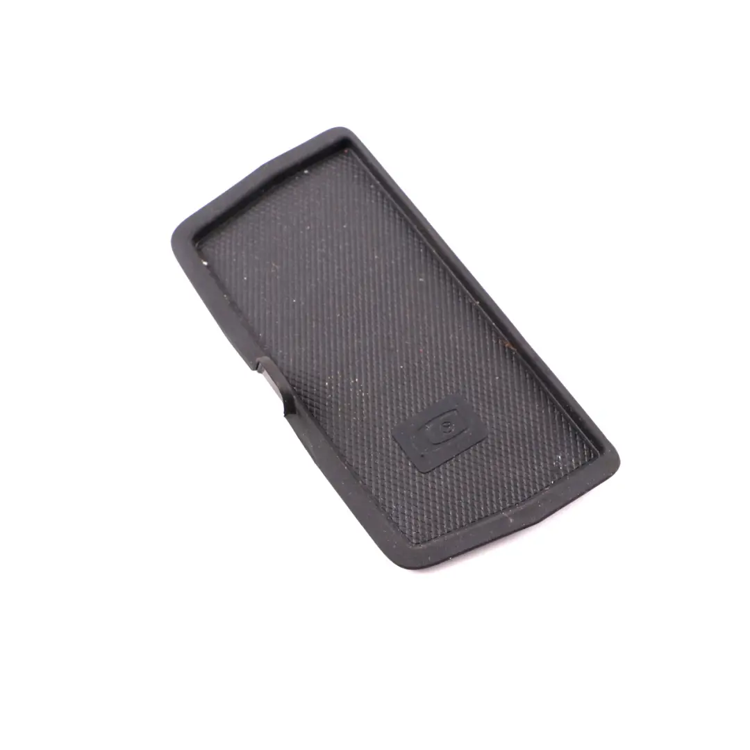 Alfombrilla goma portavasos consola central Mercedes W205 para con número de pieza A2056830800 Alfombrilla goma portavasos consola central Mercedes W205 - SKU A2056830800 - Número de pieza A2056830800