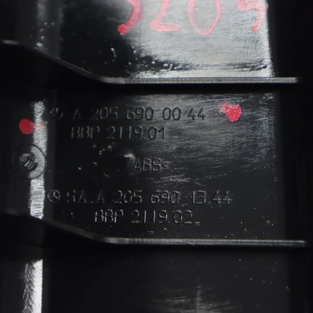 Osłona Progu Bagażnika Chromowana A2056900044 do Mercedes S205 Kombi o numerze A2056900605 Mercedes S205 Kombi Osłona Progu Bagażnika Chromowana A2056900044 - SKU A2056900605 - Numer Części A2056900605