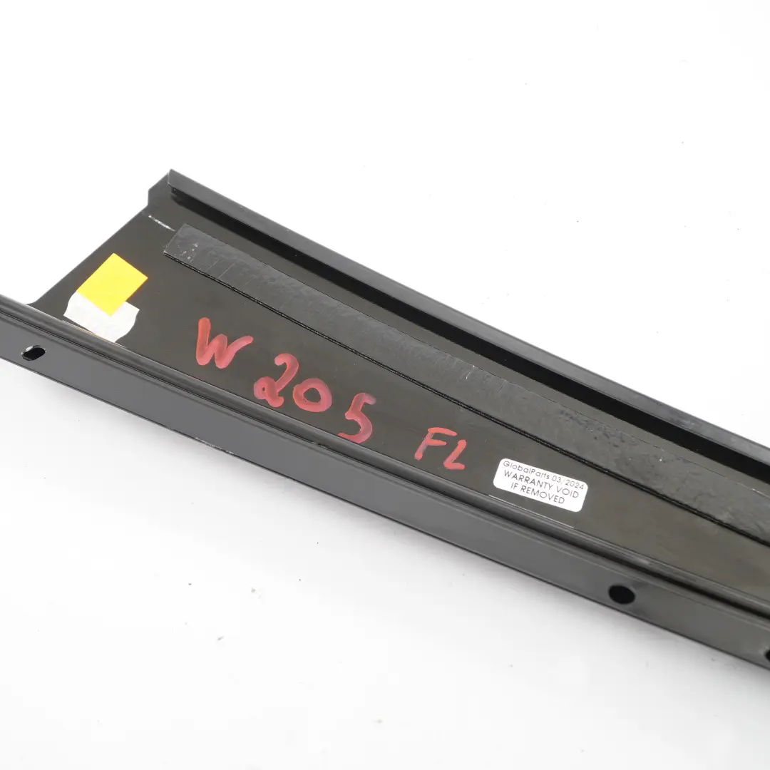 Couvre-pilier Moulure porte avant gauche brillant pour Mercedes W205 B à propos du numéro de pièce A2056900787 Mercedes W205 B Couvre-pilier Moulure porte avant gauche brillant - SKU A2056900787 - Numéro de pièce A2056900787