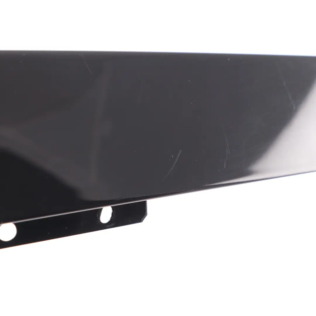 Pilar B Exterior Puerta Delantera Derecha Moldura para Mercedes W205 con número de pieza A2056900887 Mercedes W205 Pilar B Exterior Puerta Delantera Derecha Moldura - SKU A2056900887 - Número de pieza A2056900887