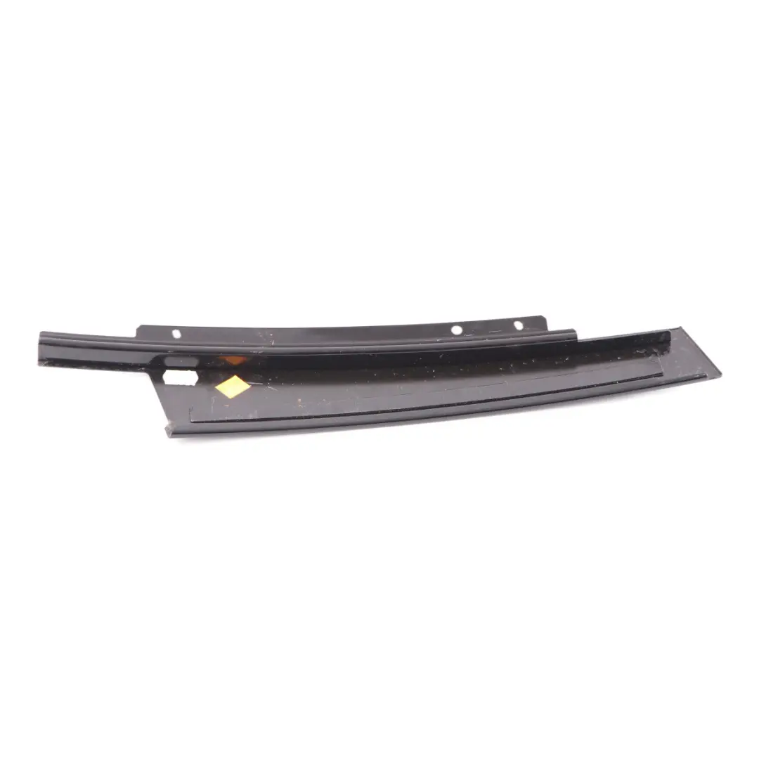 Pilar B Exterior Puerta Delantera Derecha Moldura para Mercedes W205 con número de pieza A2056900887 Mercedes W205 Pilar B Exterior Puerta Delantera Derecha Moldura - SKU A2056900887 - Número de pieza A2056900887