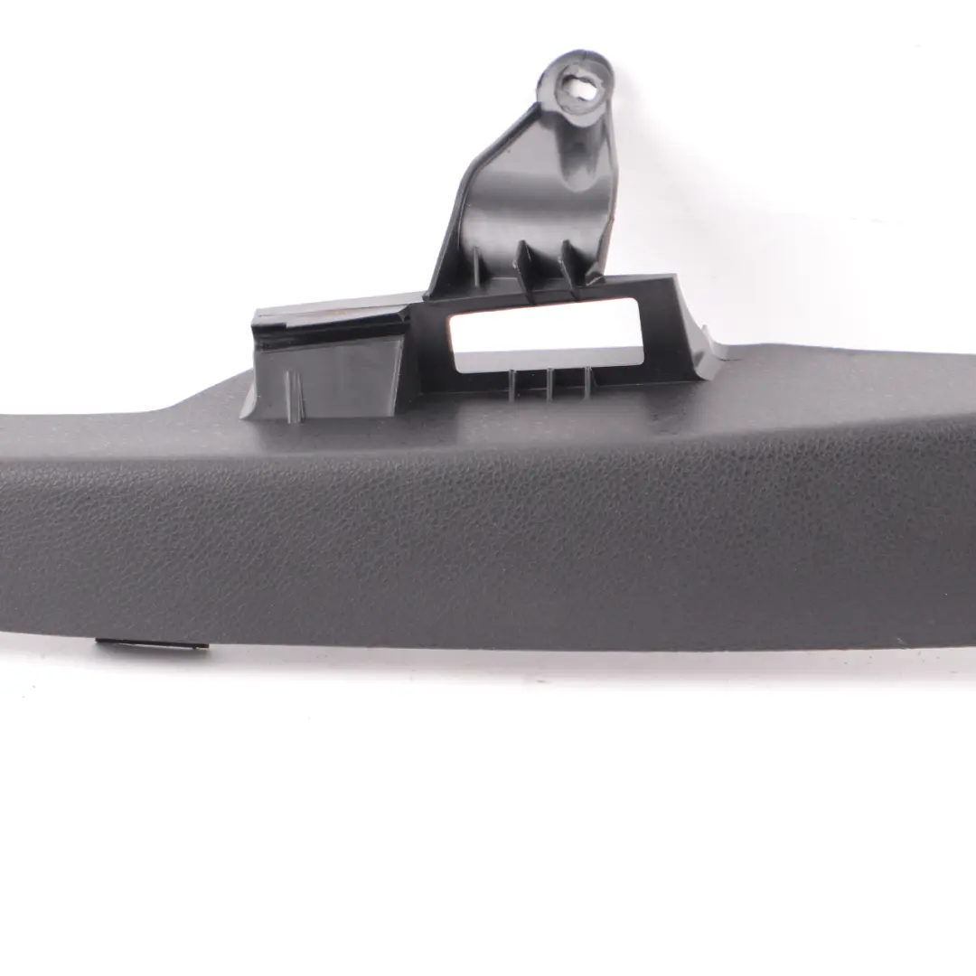 Copertura Colonna C Pannello posteriore destro Nero per Mercedes W205 con numero di parte A2056903305 Mercedes W205 Copertura Colonna C Pannello posteriore destro Nero - SKU A2056903305 - Numero di parte A2056903305