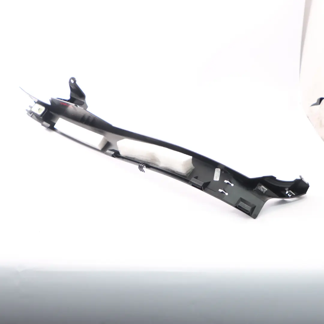 Habillage intérieur Mercedes S204 Garniture passage arrière gauche pour à propos du numéro de pièce A2056906725 Habillage intérieur Mercedes S204 Garniture passage arrière gauche - SKU A2056906725 - Numéro de pièce A2056906725