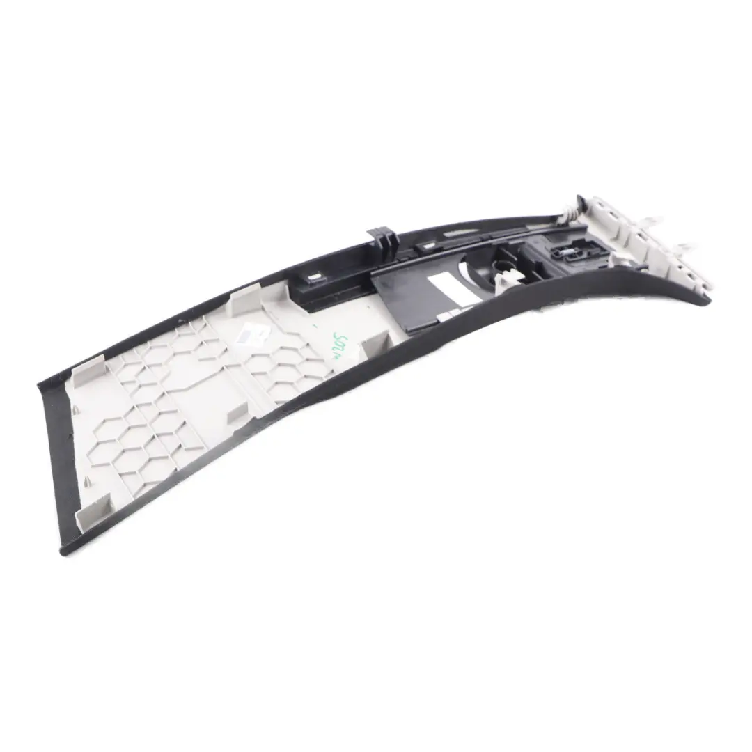 Panneau d'habillage du montant B supérieur droit Noir pour Mercedes W205 à propos du numéro de pièce A2056908003 Mercedes W205 Panneau d'habillage du montant B supérieur droit Noir - SKU A2056908003 - Numéro de pièce A2056908003