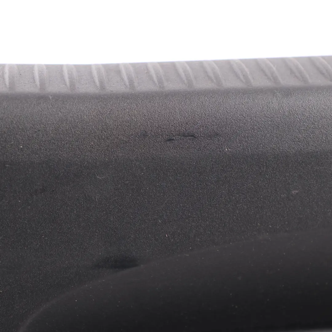 Panneau d'habillage seuil chargement coffre Noir pour Mercedes W205 à propos du numéro de pièce A2056908104 Mercedes W205 Panneau d'habillage seuil chargement coffre Noir - SKU A2056908104 - Numéro de pièce A2056908104