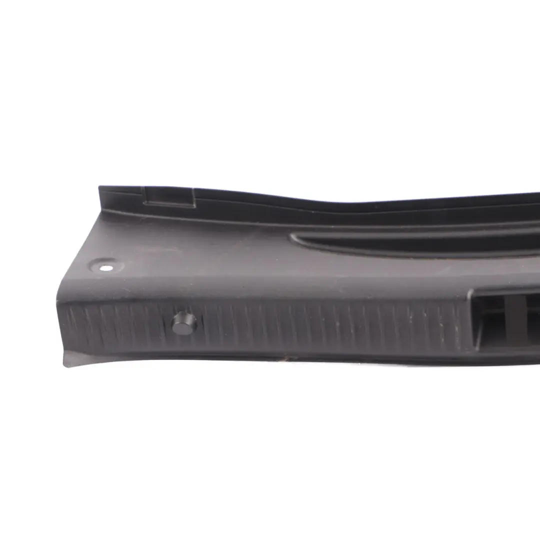 Panneau d'habillage seuil chargement coffre Noir pour Mercedes W205 à propos du numéro de pièce A2056908104 Mercedes W205 Panneau d'habillage seuil chargement coffre Noir - SKU A2056908104 - Numéro de pièce A2056908104