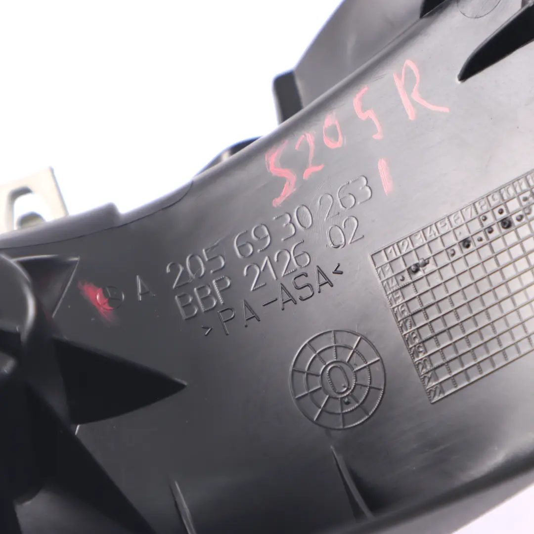 Guía cinturón seguridad Recubrimiento Panel Derecho para Mercedes S205 con número de pieza A2056930263 Mercedes S205 Guía cinturón seguridad Recubrimiento Panel Derecho - SKU A2056930263 - Número de pieza A2056930263