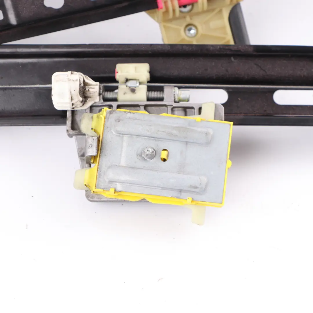 Elevalunas Mercedes C205 Ventana Delantera Izquierda Mecanismo para con número de pieza A2057200446 Elevalunas Mercedes C205 Ventana Delantera Izquierda Mecanismo - SKU A2057200346 - Número de pieza A2057200446