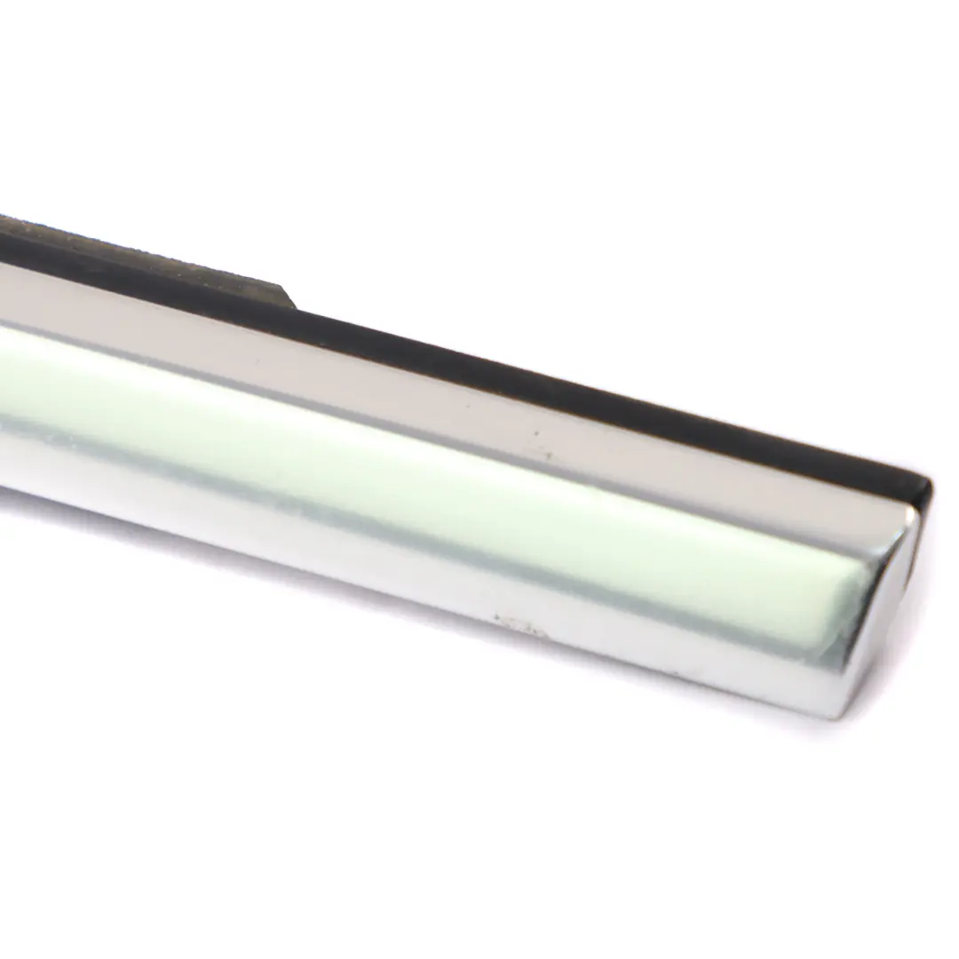 Embellecedor Rail Ventana Delantera Izquierda Plata para Mercedes W205 con número de pieza A2057201924 Mercedes W205 Embellecedor Rail Ventana Delantera Izquierda Plata - SKU A2057201924-1 - Número de pieza A2057201924
