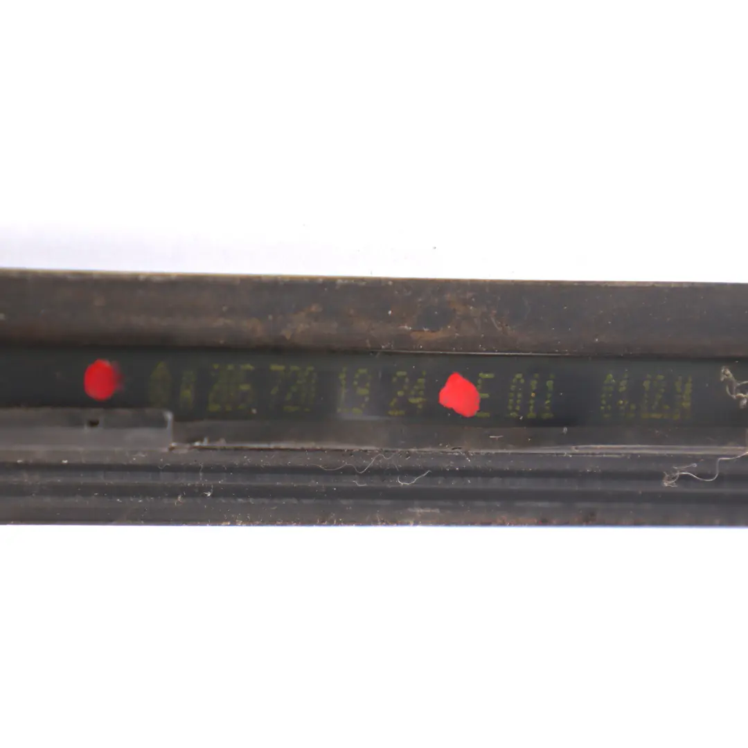 Embellecedor Rail Ventana Delantera Izquierda Plata para Mercedes W205 con número de pieza A2057201924 Mercedes W205 Embellecedor Rail Ventana Delantera Izquierda Plata - SKU A2057201924-1 - Número de pieza A2057201924