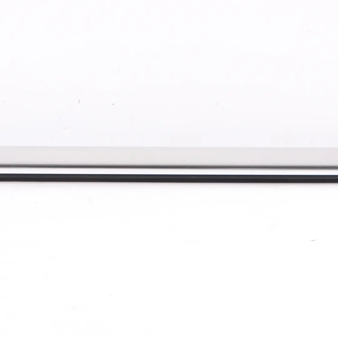 Mercedes W205 Joint d'étanchéité de vitre avant gauche Trim Strip - SKU A2057201924 - Numéro de pièce A2057201924