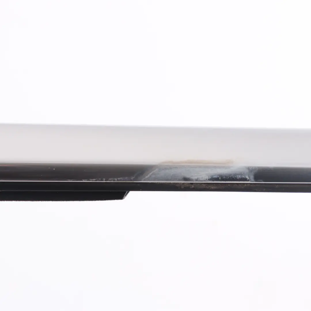 Embellecedor Rail Ventana Delantera Izquierda para Mercedes W205 con número de pieza A2057201924 Mercedes W205 Embellecedor Rail Ventana Delantera Izquierda - SKU A2057201924 - Número de pieza A2057201924