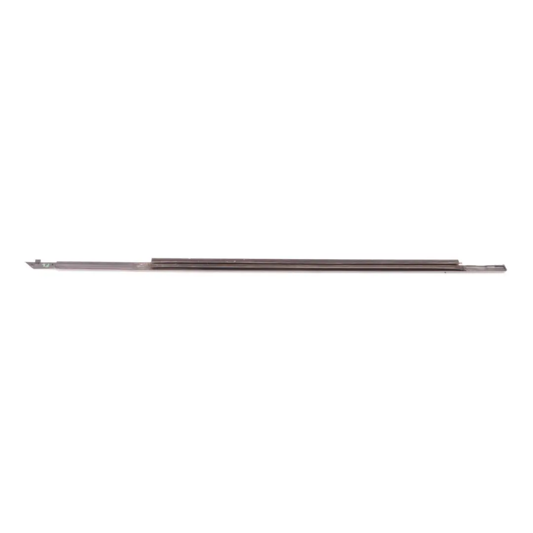 Mercedes W205 Joint d'étanchéité de vitre avant gauche Trim Strip - SKU A2057201924 - Numéro de pièce A2057201924