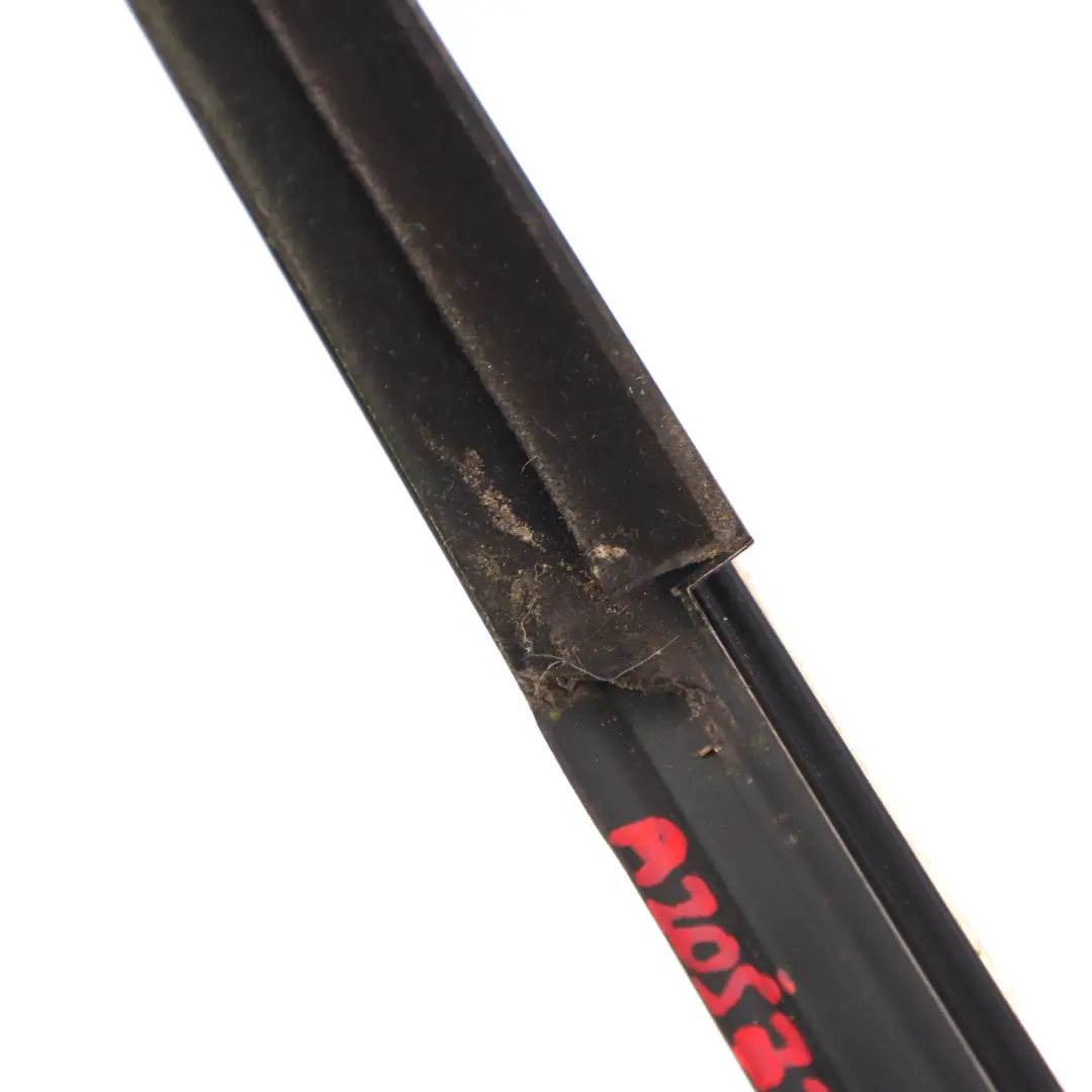 Fensterschienendichtung vorne rechts Zierleiste Silber für Mercedes W205 mit Teilenummer A2057202024 Mercedes W205 Fensterschienendichtung vorne rechts Zierleiste Silber - SKU A2057202024-1 - Teilenummer A2057202024