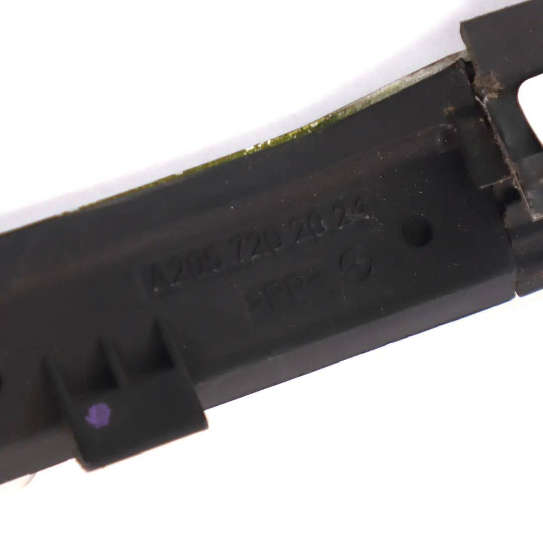 Embellecedor Rail Ventana Delantera Derecha Plata para Mercedes W205 con número de pieza A2057202024 Mercedes W205 Embellecedor Rail Ventana Delantera Derecha Plata - SKU A2057202024-1 - Número de pieza A2057202024