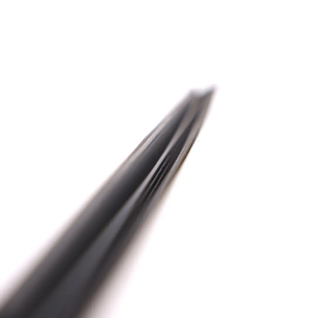 Joint d'étanchéité de vitre avant droite Silber pour Mercedes W205 à propos du numéro de pièce A2057202024 Mercedes W205 Joint d'étanchéité de vitre avant droite Silber - SKU A2057202024-1 - Numéro de pièce A2057202024