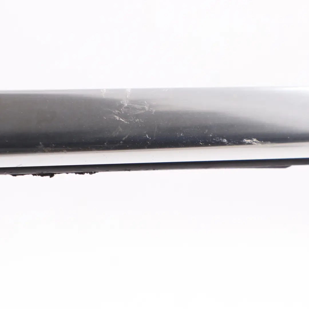 Banda remate exterior derecho junta carril para Mercedes W205 con número de pieza A2057202024 Mercedes W205 Banda remate exterior derecho junta carril - SKU A2057202024 - Número de pieza A2057202024