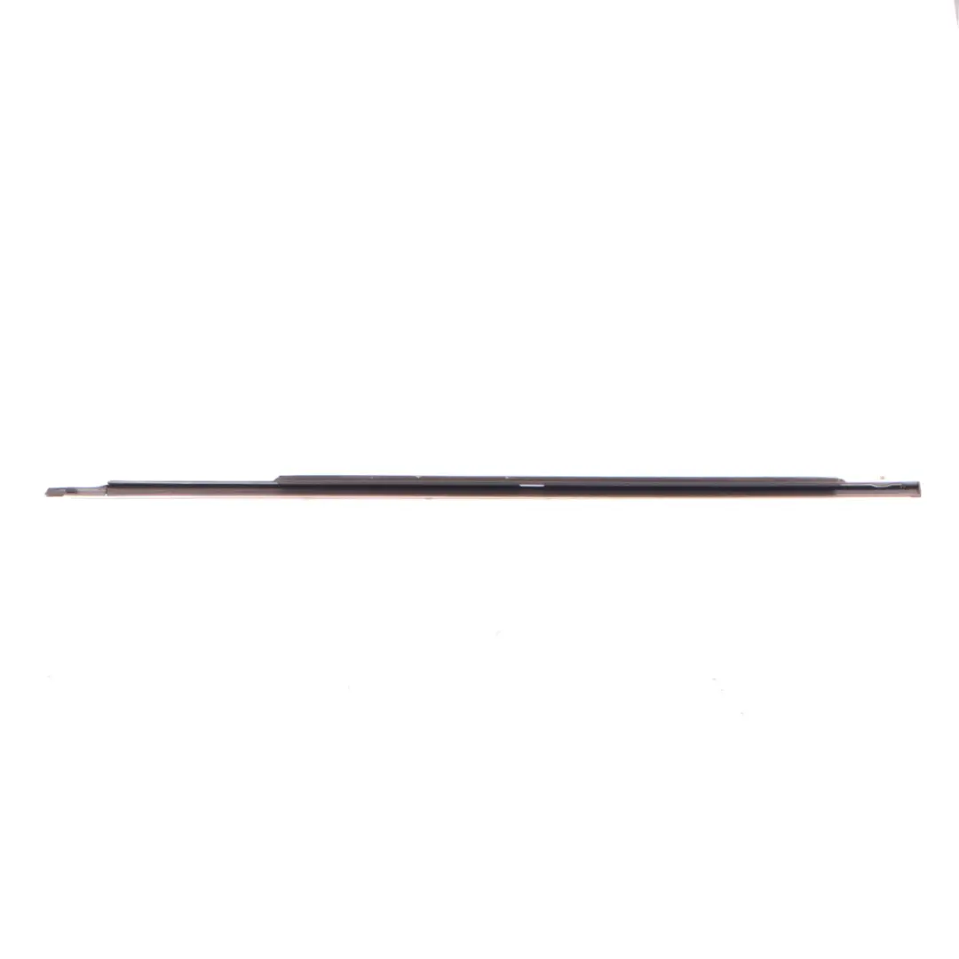 Guarnizione guida finestrino esterno rivestimento per Mercedes W205 con numero di parte A2057202024 Mercedes W205 Guarnizione guida finestrino esterno rivestimento - SKU A2057202024 - Numero di parte A2057202024
