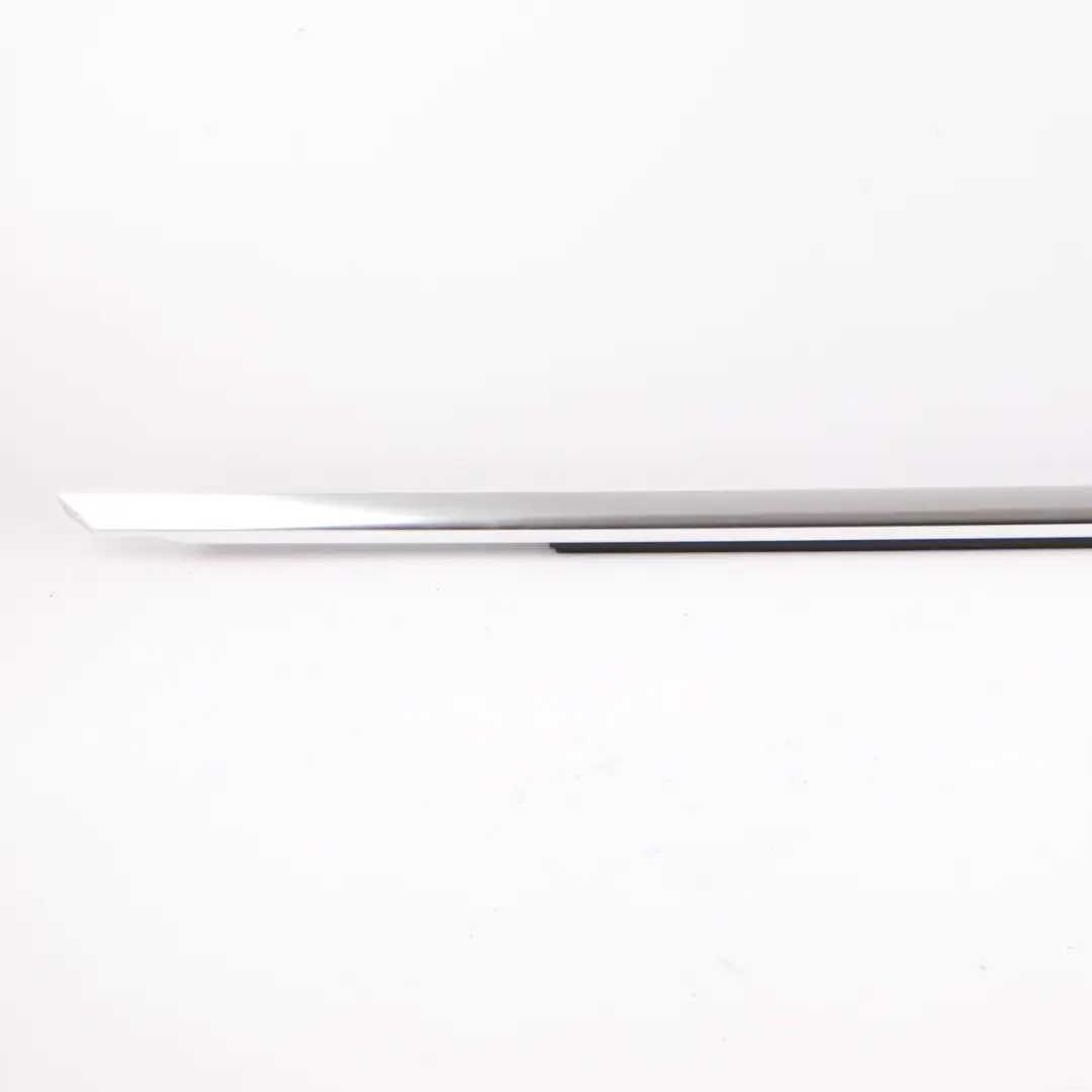 Mercedes W205 Embellecedor Rail Ventana Delantera Derecha Cromado - SKU A2057204031 - Número de pieza A2057204031