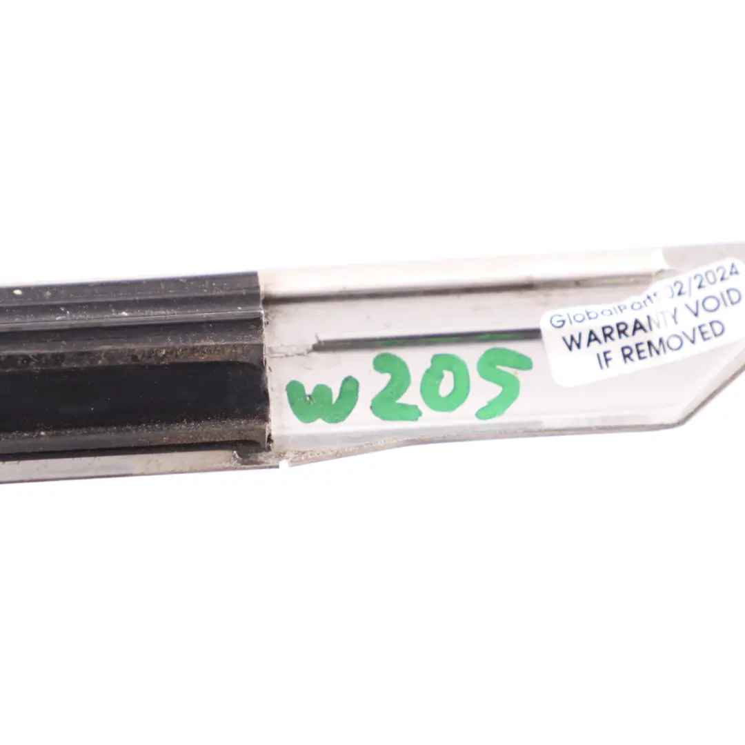 Embellecedor Rail Ventana Delantera Derecha Cromado para Mercedes W205 con número de pieza A2057204031 Mercedes W205 Embellecedor Rail Ventana Delantera Derecha Cromado - SKU A2057204031 - Número de pieza A2057204031