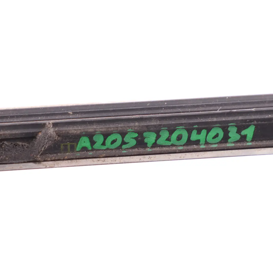 Mercedes W205 Embellecedor Rail Ventana Delantera Derecha Cromado - SKU A2057204031 - Número de pieza A2057204031