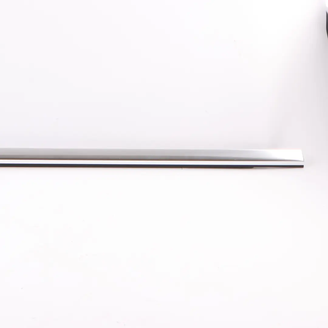 Mercedes W205 Embellecedor Rail Ventana Delantera Derecha Cromado - SKU A2057204031 - Número de pieza A2057204031