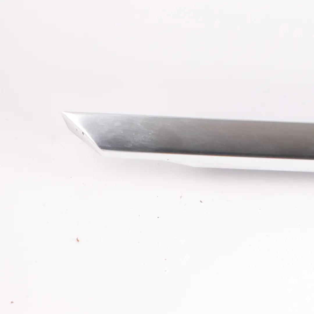 Embellecedor Rail Ventana Delantera Derecha Cromado para Mercedes W205 con número de pieza A2057204031 Mercedes W205 Embellecedor Rail Ventana Delantera Derecha Cromado - SKU A2057204031 - Número de pieza A2057204031