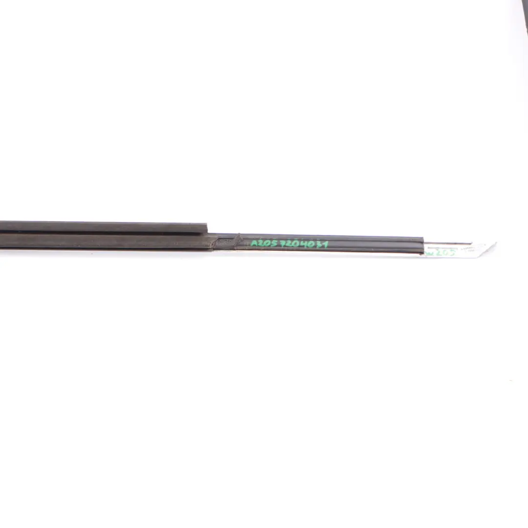 Mercedes W205 Joint de vitre avant droite Trim Strip Chrome - SKU A2057204031 - Numéro de pièce A2057204031