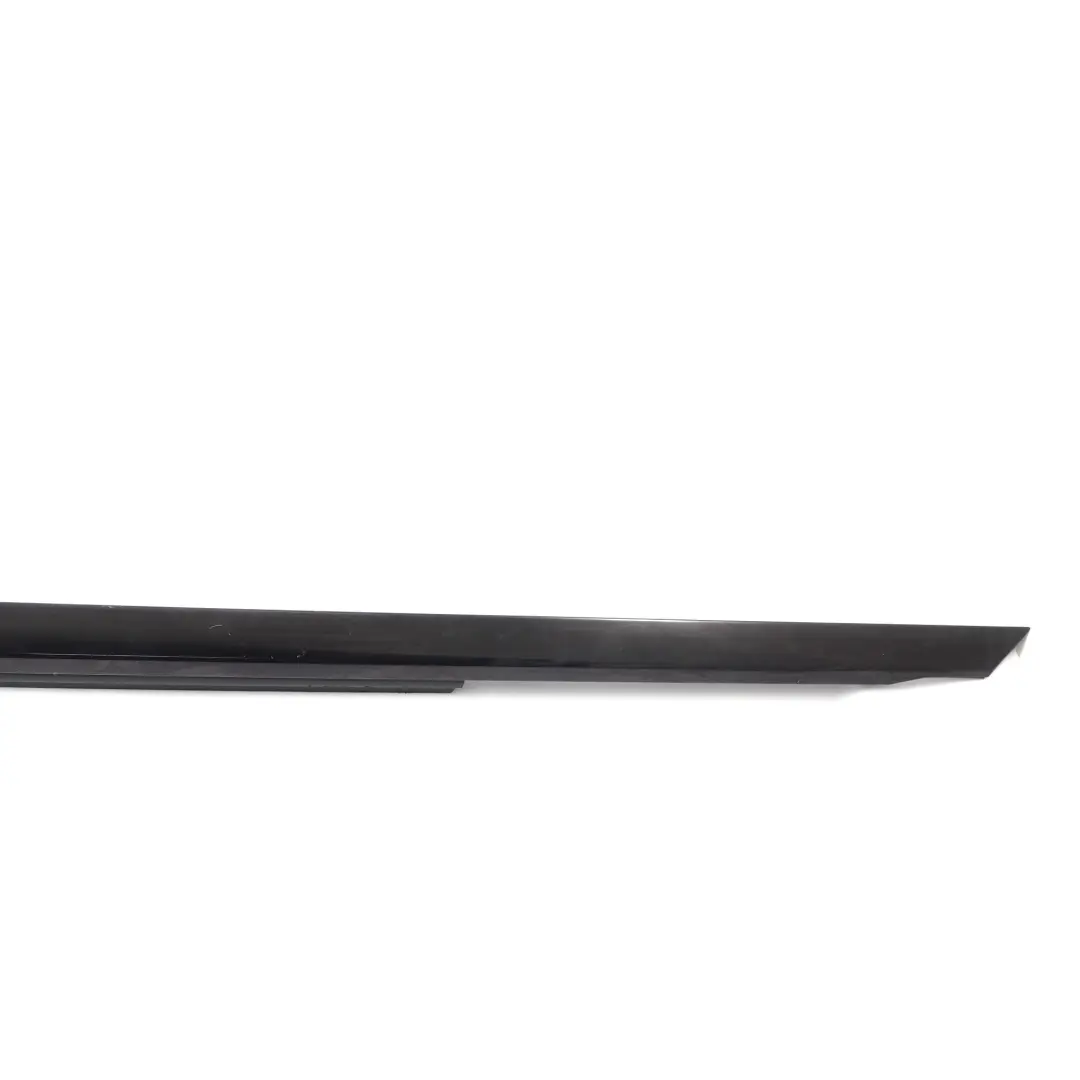 Mercedes W205 Porte Avante Droite Joint de Fenêtre - SKU A2057204131 - Numéro de pièce A2057204131