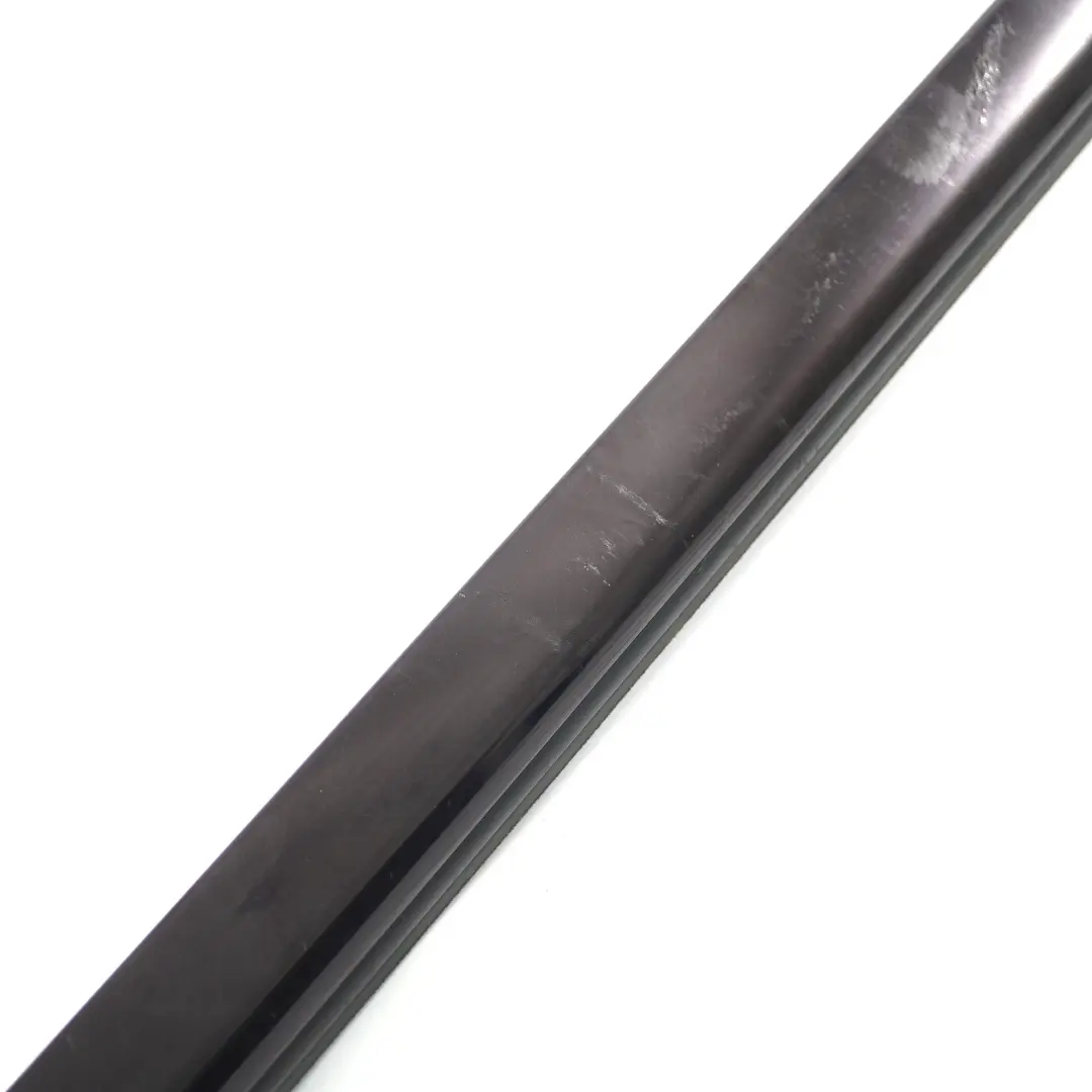 Mercedes W205 Porte Avante Droite Joint de Fenêtre - SKU A2057204131 - Numéro de pièce A2057204131