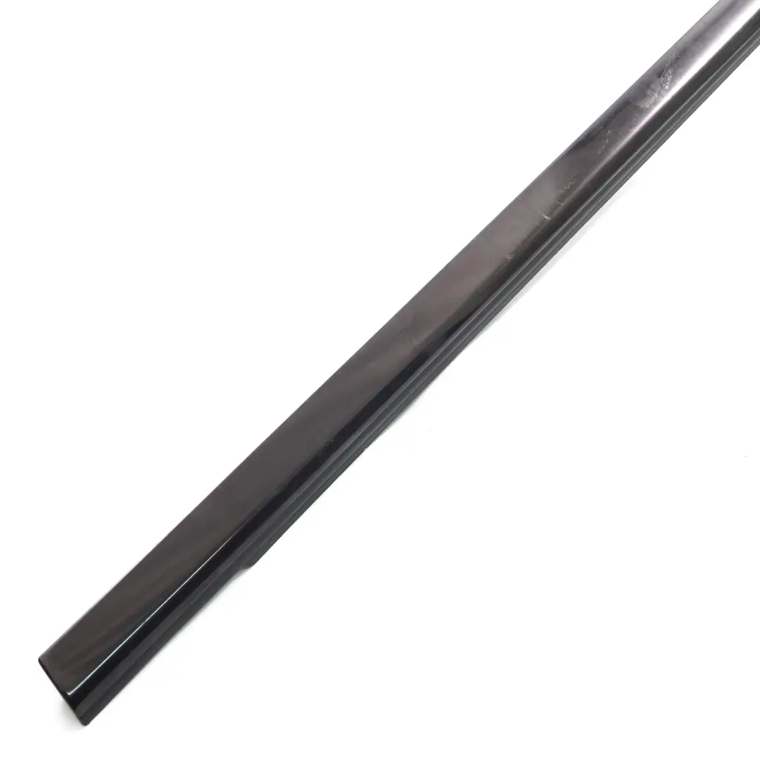 Mercedes W205 Porte Avante Droite Joint de Fenêtre - SKU A2057204131 - Numéro de pièce A2057204131