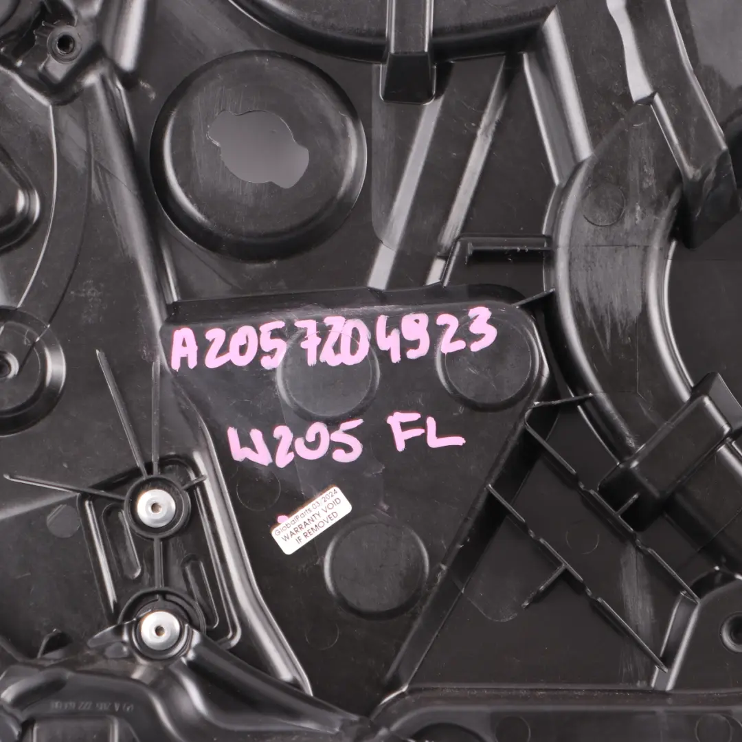 Mercedes W205 Podnośnik Szyby Mocowanie Boczka Lewy Przód - SKU A2057204923 - Numer Części A2057204923