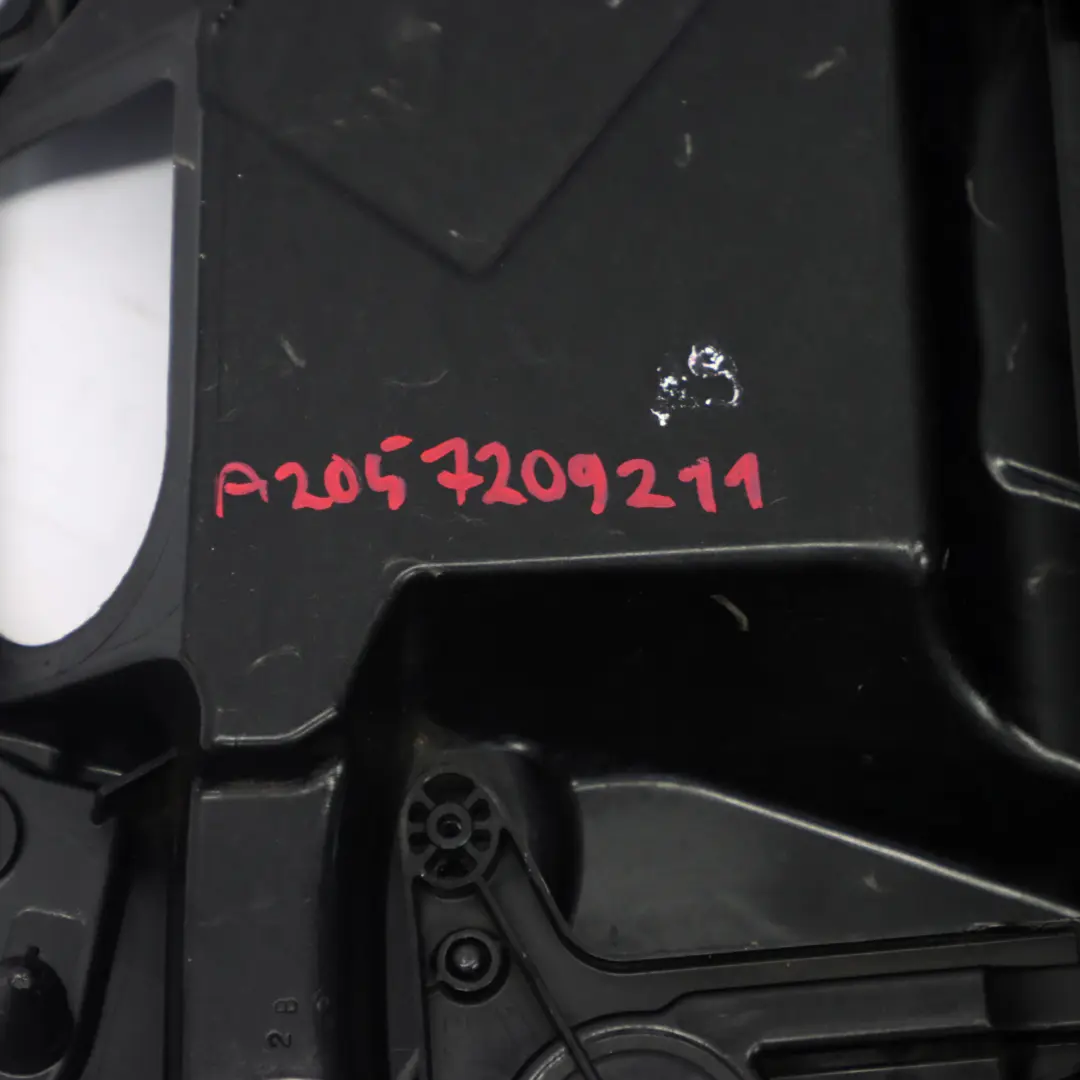 Osłona Mocowanie Podnośnika Szyby Prawy Przód A2057209211 do Mercedes W205 o numerze A2057205023 Mercedes W205 Osłona Mocowanie Podnośnika Szyby Prawy Przód A2057209211 - SKU A2057205023-1 - Numer Części A2057205023