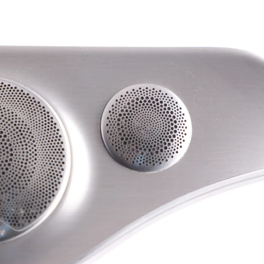 Listwa Osłona Dekor Drzwi Przód Lewy do Mercedes C205 o numerze A2057205703 Mercedes C205 Listwa Osłona Dekor Drzwi Przód Lewy - SKU A2057205703 - Numer Części A2057205703