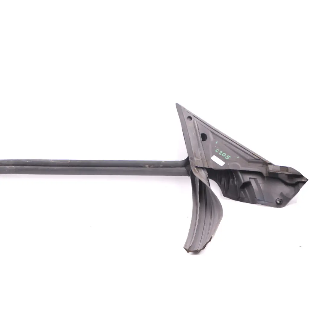 Uszczelka Szyby Drzwi Przednia Prawa do Mercedes C205 A205 o numerze A2057206220 Mercedes C205 A205 Uszczelka Szyby Drzwi Przednia Prawa - SKU A2057206220 - Numer Części A2057206220