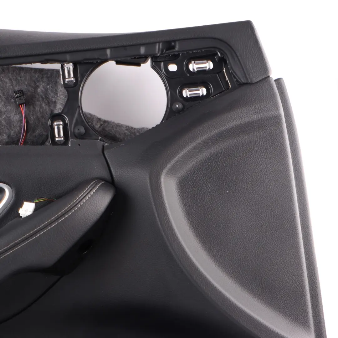 Scheda porta anteriore Mercedes W205 sinistra Rivestimento pannello pelle nero per con numero di parte A2057208129 Scheda porta anteriore Mercedes W205 sinistra Rivestimento pannello pelle nero - SKU A2057208129 - Numero di parte A2057208129