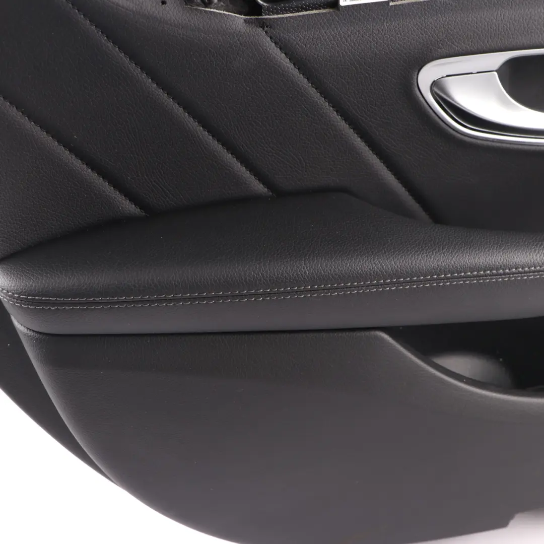 Tarjeta puerta delantera Mercedes W205 Izquierda Recubrimiento cuero Negro para con número de pieza A2057208129 Tarjeta puerta delantera Mercedes W205 Izquierda Recubrimiento cuero Negro - SKU A2057208129 - Número de pieza A2057208129